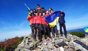 Свята вода з бурульок та свічка-громовиця